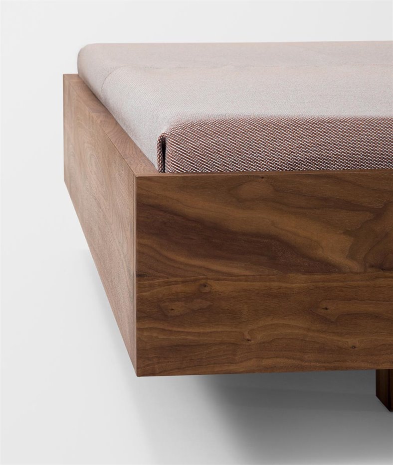 Designbed Z Simple Bed Habits 1920x1200 02